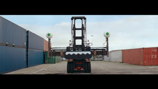 Video Reference: Transport, Forklift truck, Crane, Mode of transport, Vehicle, Sky, Freight transport, Asphalt, Screenshot, Wheel