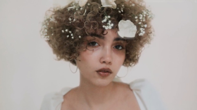 Video Reference: headpiece, hair accessory, beauty, hairstyle, forehead, headgear, jewellery, girl, hair coloring