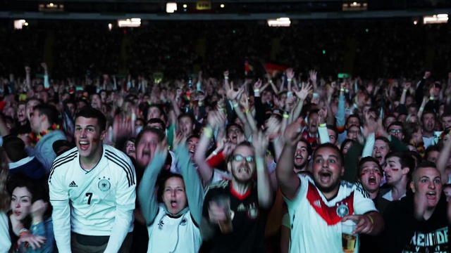 Video Reference: Crowd, People, Audience, Product, Fan, Social group, Event, Cheering, Youth, Team, Person