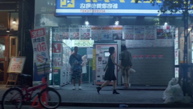 Video Reference: Snapshot, Mode of transport, Building, Pedestrian, Advertising, Photography, Street