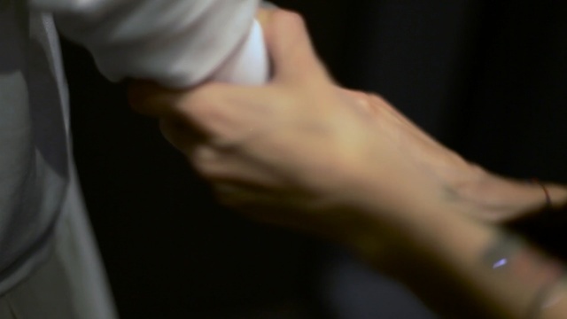 Video Reference: Hand, Finger, Arm, Joint, Wrist, Shoulder, Leg, Close-up, Neck, Human body