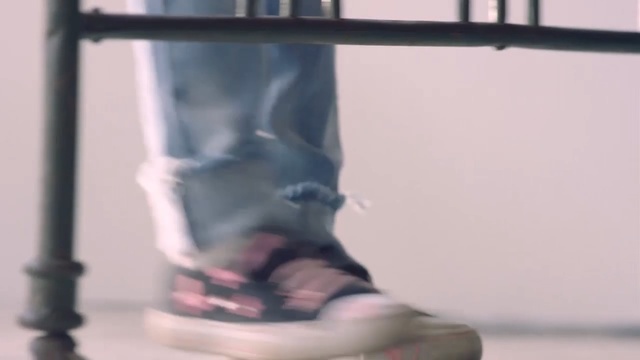 Video Reference: Footwear, Shoe, Leg, Boot, Joint, Ankle, Foot, Human leg, Knee, High heels