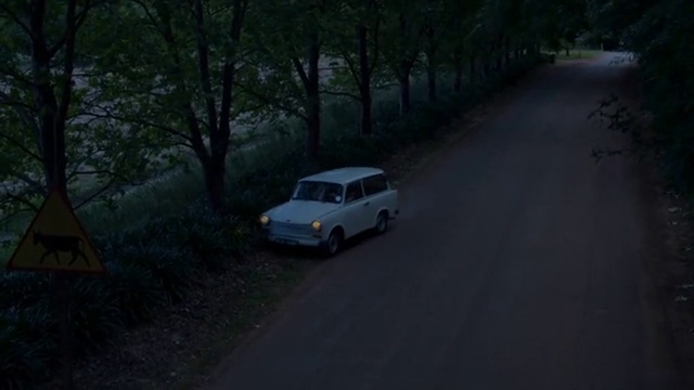 Video Reference: Land vehicle, Vehicle, Car, Mode of transport, City car, Automotive lighting, Asphalt, Road, Family car, Screenshot