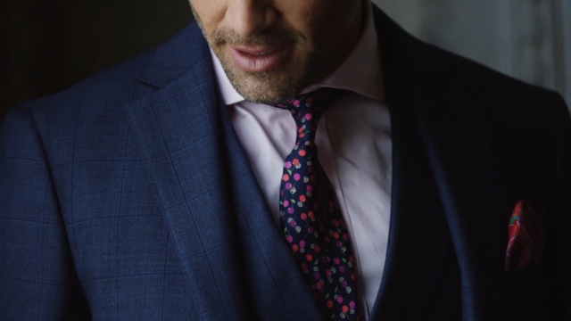 Video Reference: suit, necktie, formal wear, gentleman, blazer, outerwear, tuxedo, pattern