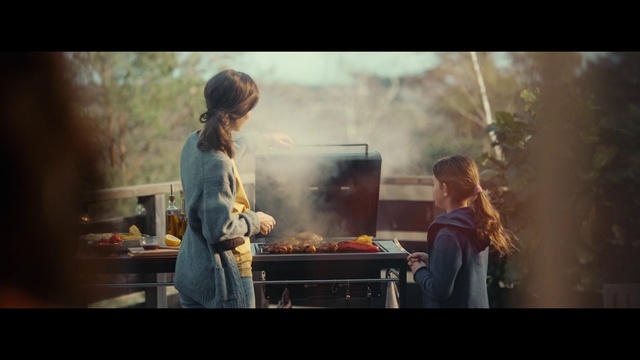 Video Reference: Adventure game, Adaptation, Photography, Scene, Screenshot, Cuisine, Conversation, Street food, Barbecue, Cooking