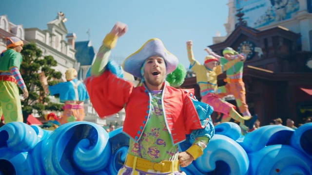 Video Reference: Carnival, Event, Fun, Festival, Public event, Folk dance, Amusement park, World, Recreation, Cinco de mayo, Person