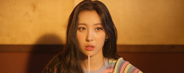 Video Reference: beauty, girl, lady, eye, black hair, brown hair, long hair, lip, portrait photography, portrait, Person