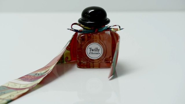 Video Reference: pack, product, scent, perfume