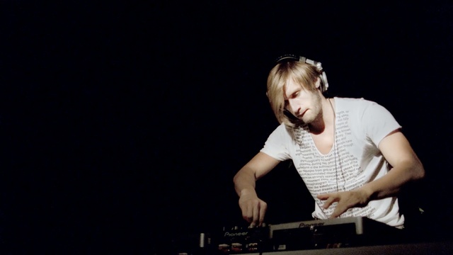 Video Reference: music, performance, musician, microphone, music artist, singer, audio, musical instrument, plucked string instruments, stage