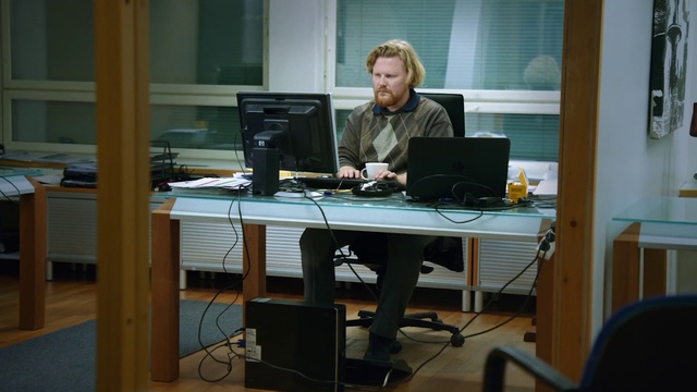 Video Reference: Desk, Furniture, Technology, Personal computer, Electronic device, Office, Computer desk, Software engineering, Building, Recording