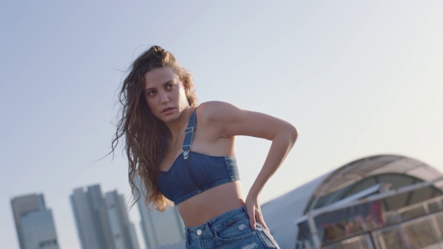 Video Reference: Jeans, Clothing, Denim, Beauty, Photo shoot, Fashion, Model, Long hair, Blond, Leg