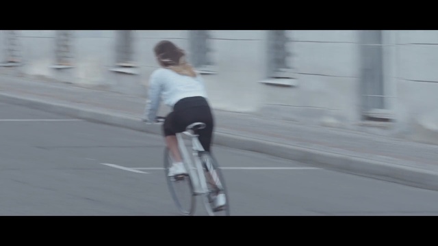 Video Reference: cycle sport, bicycle, road bicycle, mode of transport, cycling, vehicle, sports equipment, lane, bicycle racing, freestyle bmx