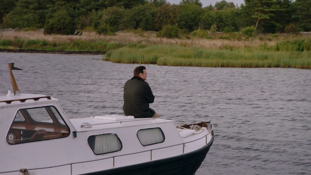 Video Reference: Vehicle, Water transportation, Boat, Boating, Waterway, Watercraft, Water, Recreation, Speedboat, Picnic boat