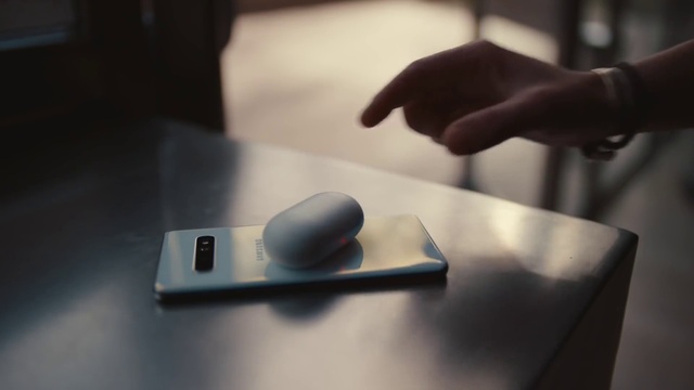 Video Reference: Finger, Hand, Technology, Electronic device, Room, Table, Gadget, Input device, Mouse, Thumb