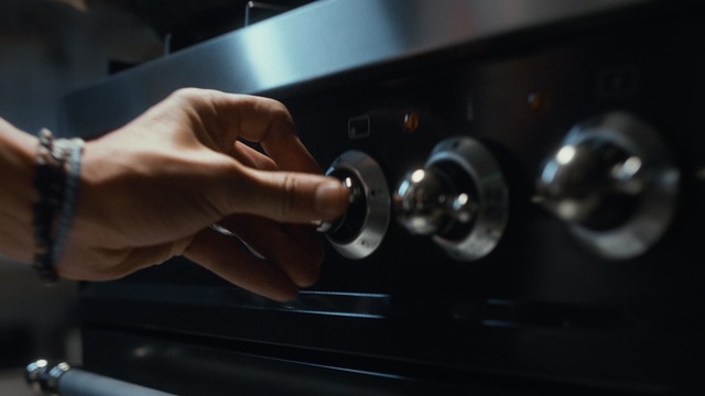 Video Reference: Hand, Kitchen appliance, Home appliance, Oven, Finger, Gas stove, Small appliance, Kitchen stove