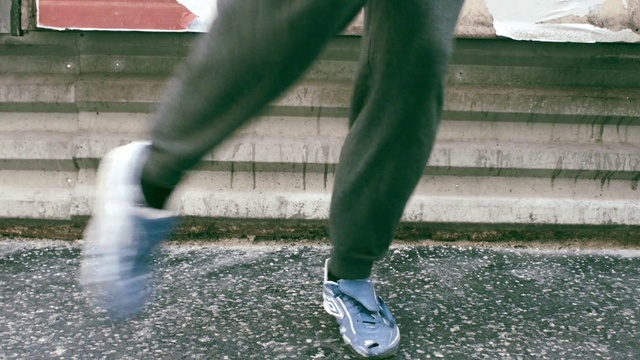 Video Reference: Green, Sportswear, Jeans, Denim, Trousers, Leggings, Leg, Active pants, Footwear, Shoe