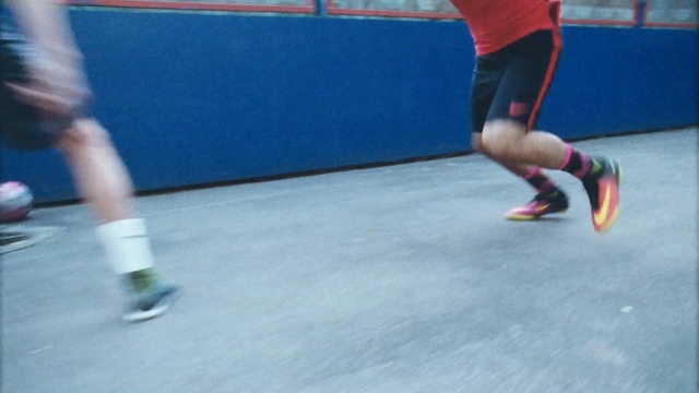 Video Reference: footwear, sports, shoe, fun, leisure, play, sport venue, joint, competition event, knee