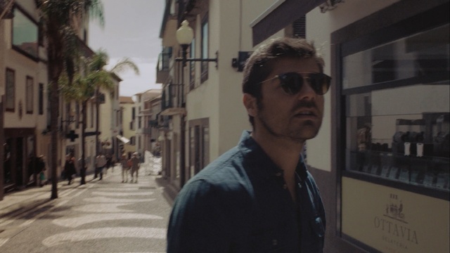 Video Reference: Eyewear, Glasses, Snapshot, Sunglasses, Cool, Street, Human, Vision care, Photography, Gentleman, Person