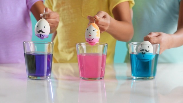 Video Reference: Product, Drinkware, Plastic bottle, Plastic, Cup, Tableware, Finger, Glass, Water bottle, Person