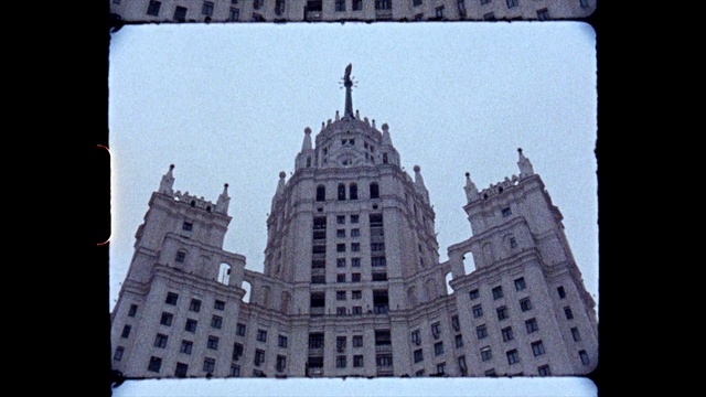 Video Reference: Landmark, Metropolis, Architecture, City, Building, Human settlement, Metropolitan area, Skyscraper, Facade, Photography