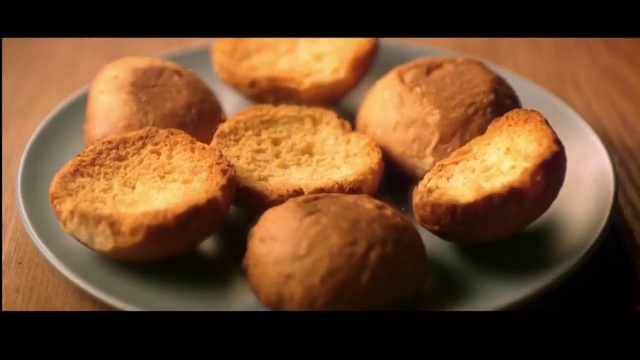 Video Reference: Dish, Food, Cuisine, Baking, Ingredient, Dessert, Baked goods, Muffin, Choux pastry, Yorkshire pudding