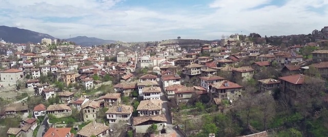 Video Reference: Residential area, Suburb, Urban area, Town, Neighbourhood, Human settlement, Metropolitan area, City, Village, Birds-eye view