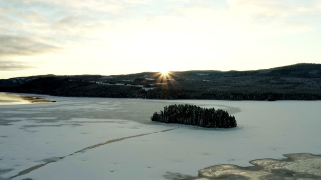 Video Reference: Sky, Water, Snow, Winter, Tree, Highland, Cloud, Water resources, Lake, Shore