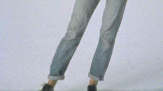 Video Reference: jeans, leg, trousers, joint, shoe, human leg