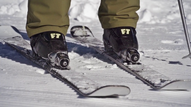 Video Reference: Snowshoe, Snow, Ski binding, Footwear, Winter, Ice, Sports equipment, Leg, Ski, Recreation