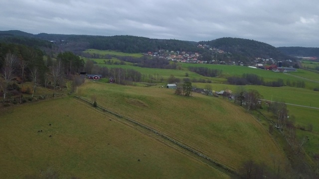 Video Reference: Highland, Mountainous landforms, Hill, Grassland, Land lot, Plain, Pasture, Rural area, Fell, Grass