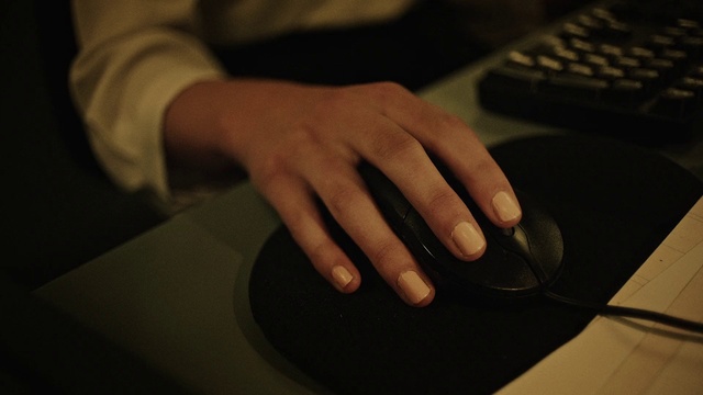 Video Reference: Nail, Finger, Hand, Technology, Electronic device, Computer keyboard, Input device, Mouse, Thumb, Darkness