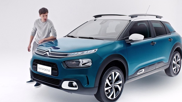 Video Reference: Land vehicle, Vehicle, Car, Motor vehicle, Automotive design, Compact sport utility vehicle, Mini SUV, Sport utility vehicle, City car, Vehicle door