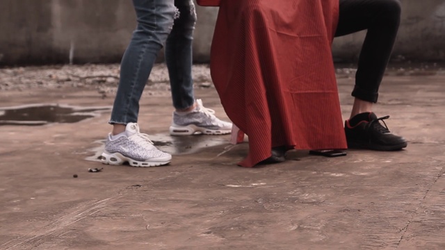 Video Reference: Footwear, Shoe, Leg, Human leg, Jeans, Ankle, Human, Human body, Foot, Walking