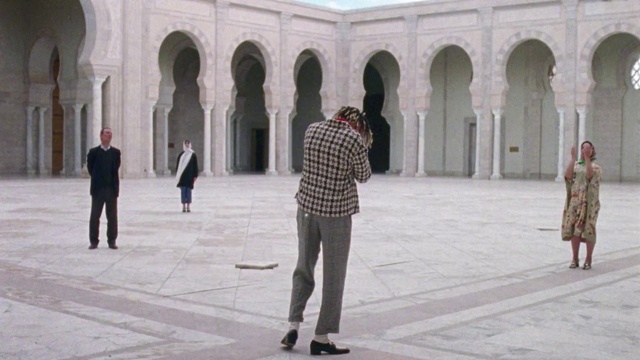 Video Reference: Arch, Standing, Arcade, Architecture, Palace, Tourism, Building, Courtyard, Walking