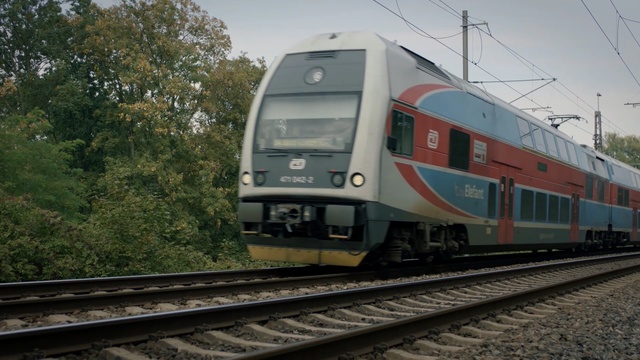 Video Reference: Train, Transport, Vehicle, Track, Railway, Mode of transport, Rolling stock, Public transport, Locomotive, Passenger car