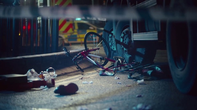 Video Reference: Bicycle wheel, Bicycle, Bicycle part, Bmx bike, Bicycle drivetrain part, Vehicle, Photography, Spoke, Wheel, City