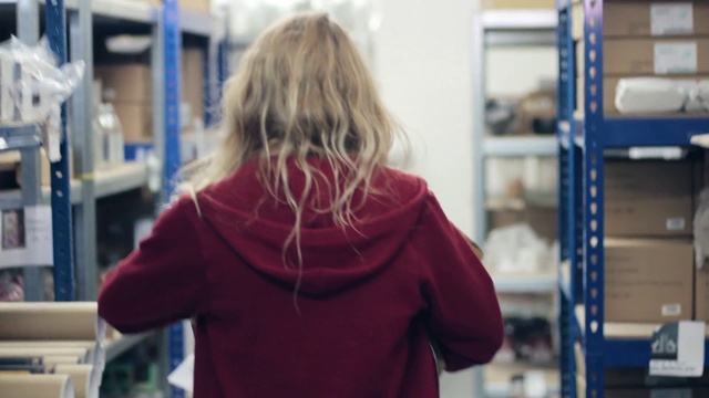 Video Reference: Hair, Shoulder, Electric blue, Blond, Neck, Outerwear, Sleeve, T-shirt, Hair coloring, Long hair