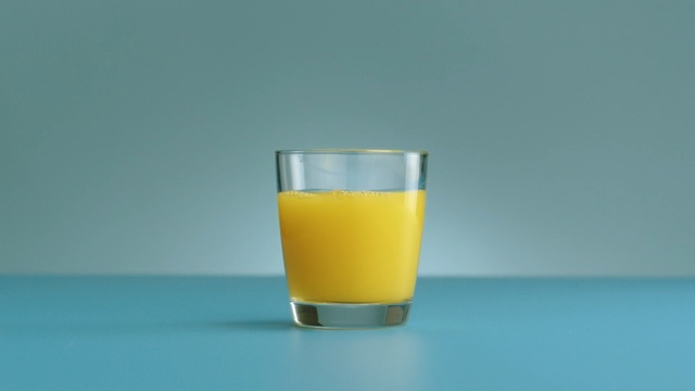 Video Reference: glass, drink, sour, juice, beverage, alcohol, liquid, cold, cup, refreshment, beer, lager, yellow, froth, mug