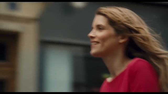 Video Reference: human hair color, blond, girl, long hair, brown hair, conversation, scene, Person