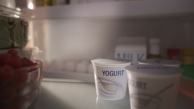 Video Reference: dairy product, product, cup, glass, drink