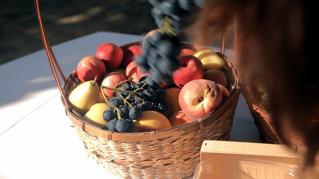 Video Reference: Basket, Fruit, Apple, Gift basket, Food, Plant, Local food, Still life photography, Natural foods, Produce