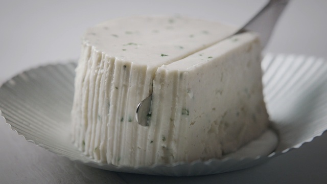 Video Reference: dairy product, cream, dishware, pecorino romano, beyaz peynir, dessert, food, crème fraîche, buttercream, tableware