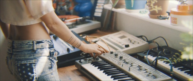 Video Reference: Electronic instrument, Musical instrument, Synthesizer, Musical keyboard, Analog synthesizer, Keyboard, Musical instrument accessory, Electronic musical instrument, Keyboard player, Technology, Person, Indoor, Woman, Kitchen, Piano, Preparing, Table, Front, Holding, Stove, Lady, Food, Counter, Standing, Using, Man, Oven, Young, Cooking, Girl, Cutting, Pizza, Pan, Large, Cake, People, Computer, White, Plate, Music, Electric piano, Electronic keyboard, Text, Digital piano, Electric organ