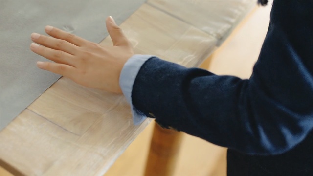 Video Reference: Hand, Finger, Arm, Gesture, Thumb, Flooring, Floor, Person