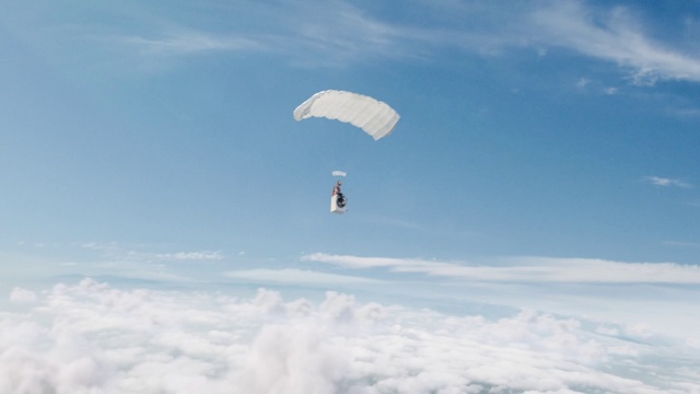Video Reference: Cloud, Sky, Paragliding, Parachute, Parachuting, Cumulus, Windsports, Air travel, Wind, Travel
