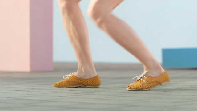 Video Reference: footwear, shoe, human leg, leg, calf, joint, foot, ankle, outdoor shoe, recreation