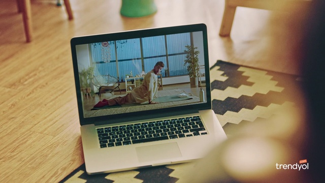 Video Reference: Technology, Electronic device, Laptop, Room, Display device, Gadget, Computer, Photography, Multimedia, Table