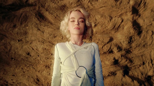 Video Reference: Photograph, Beauty, Blond, Eye, Portrait, Photography, Fun, Tree, Smile, Photo shoot