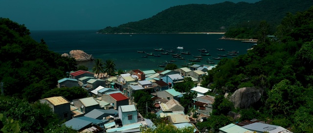 Video Reference: Nature, Coast, Town, Hill station, Tourism, Human settlement, Residential area, Bay, Aerial photography, Village