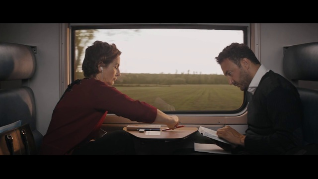 Video Reference: Conversation, Interaction, Fun, Sitting, Photography, Gesture, Scene, Screenshot